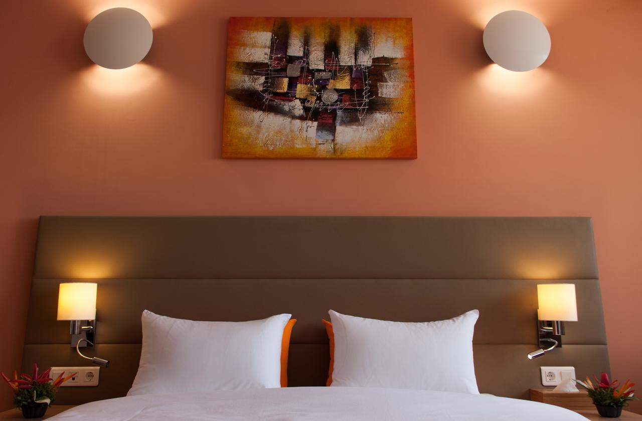 Bravia Hotel วากาดูกู ภายนอก รูปภาพ