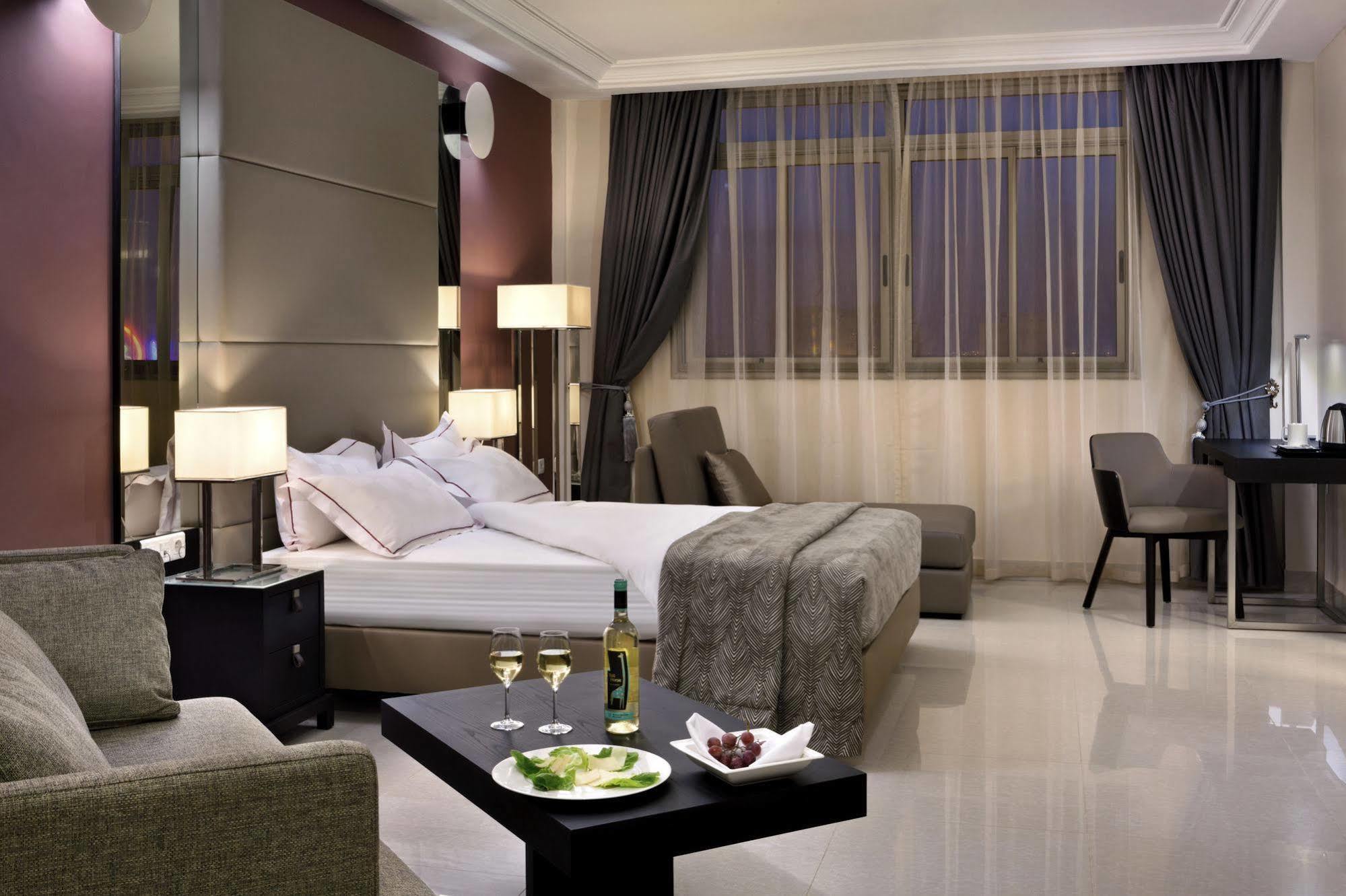 Bravia Hotel วากาดูกู ภายนอก รูปภาพ