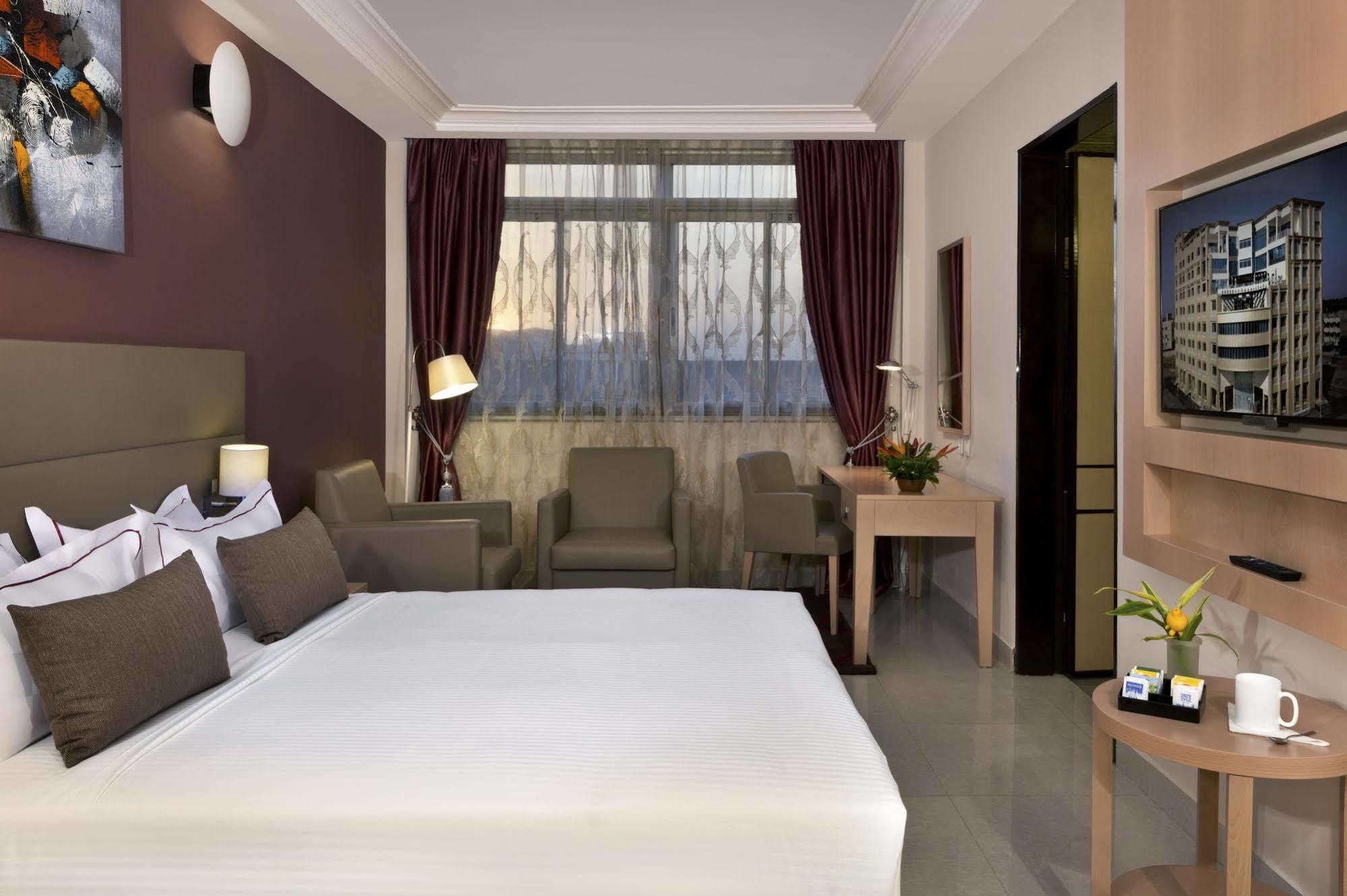 Bravia Hotel วากาดูกู ภายนอก รูปภาพ