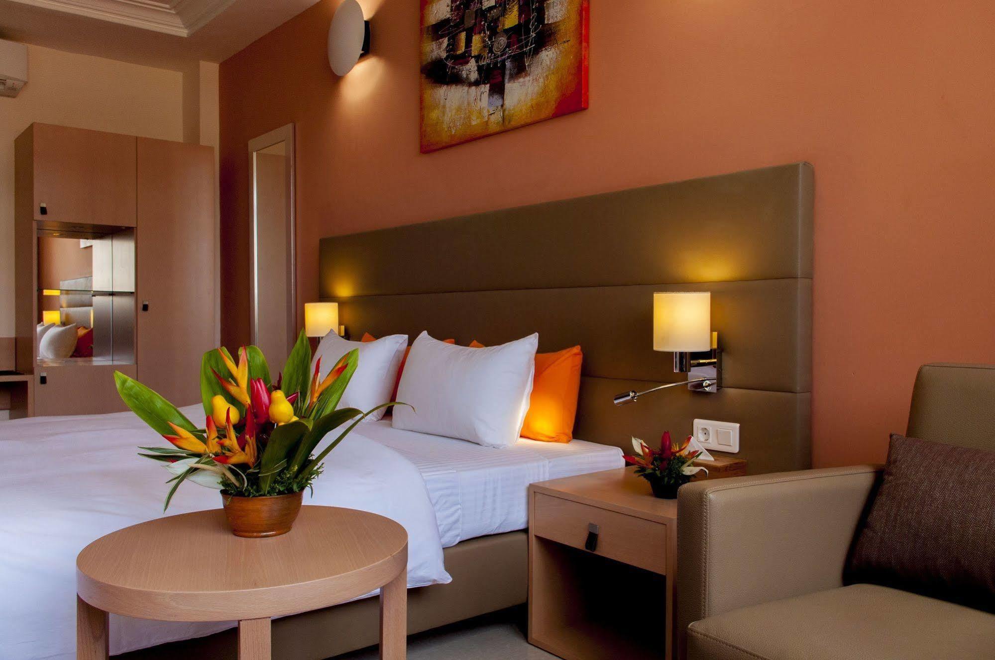 Bravia Hotel วากาดูกู ภายนอก รูปภาพ