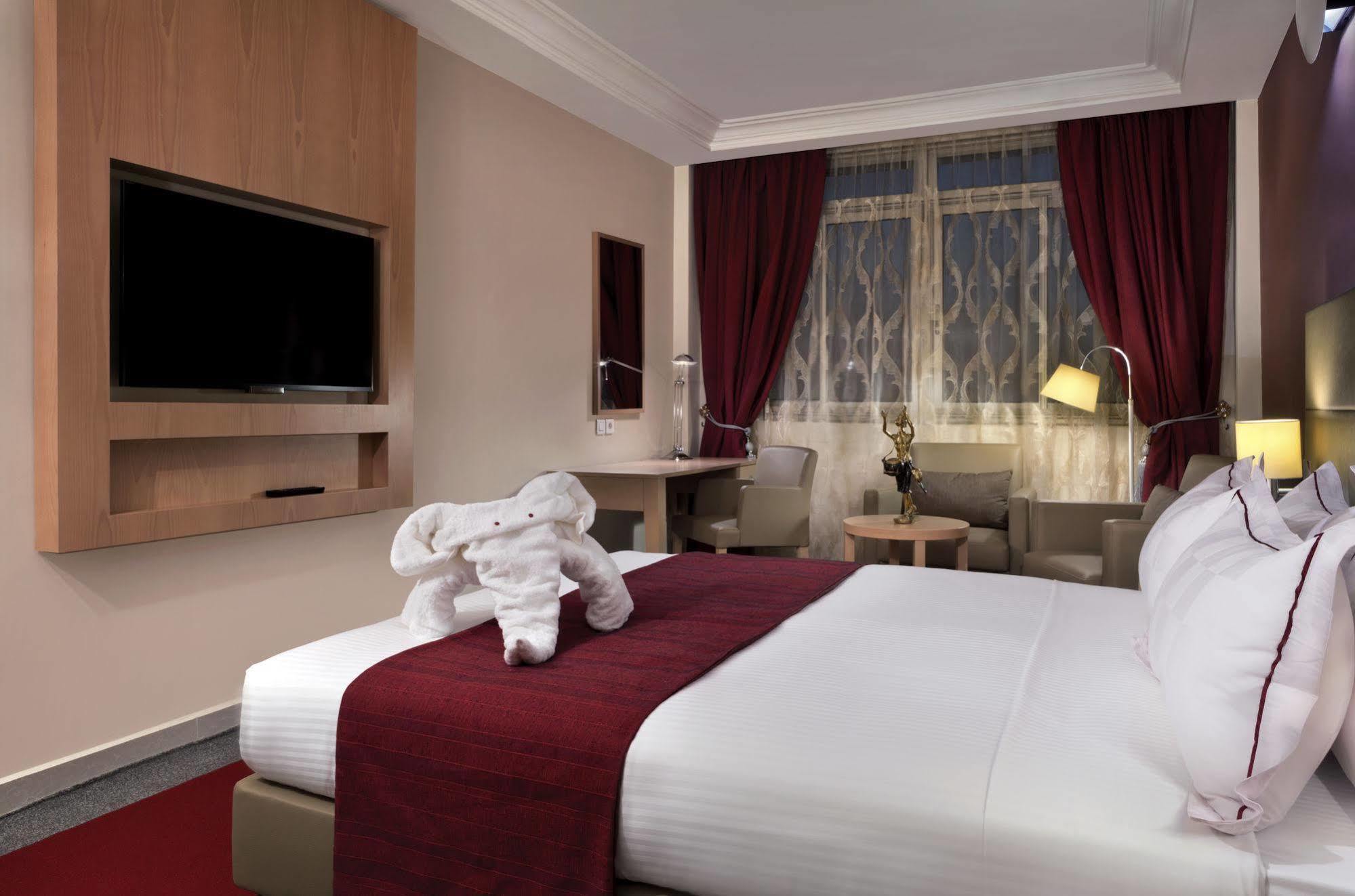Bravia Hotel วากาดูกู ภายนอก รูปภาพ