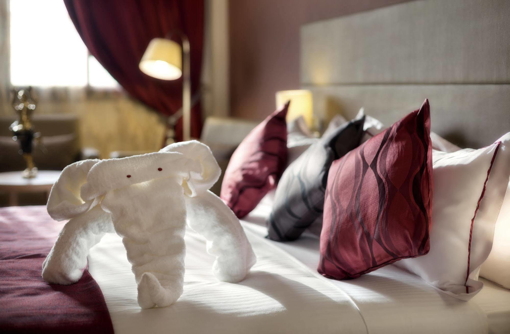 Bravia Hotel วากาดูกู ภายนอก รูปภาพ